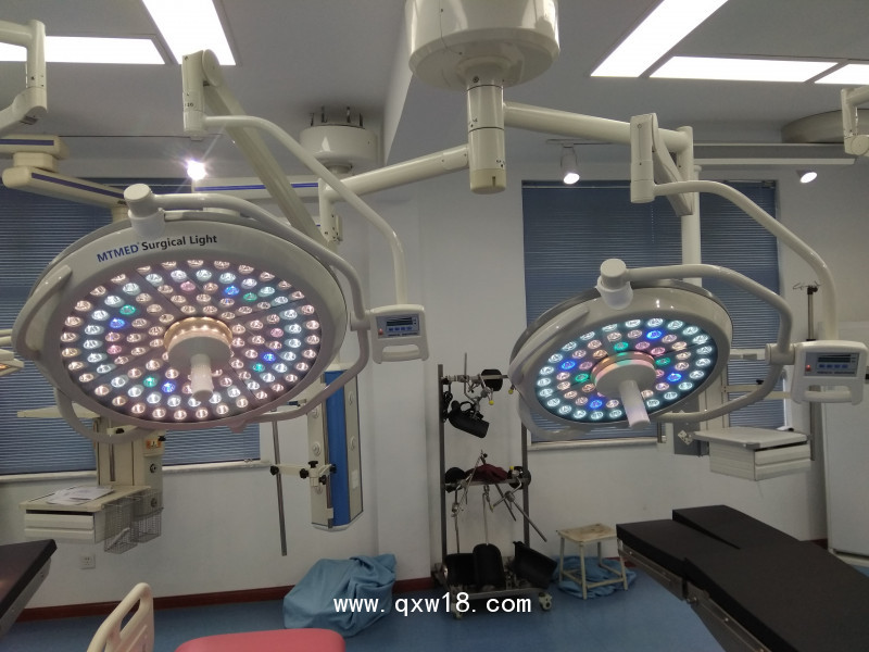 LED手術無影燈