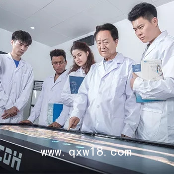易創(chuàng) ECDH數(shù)字人體虛擬教學(xué)解剖臺一體機醫(yī)教觸控模擬設(shè)備