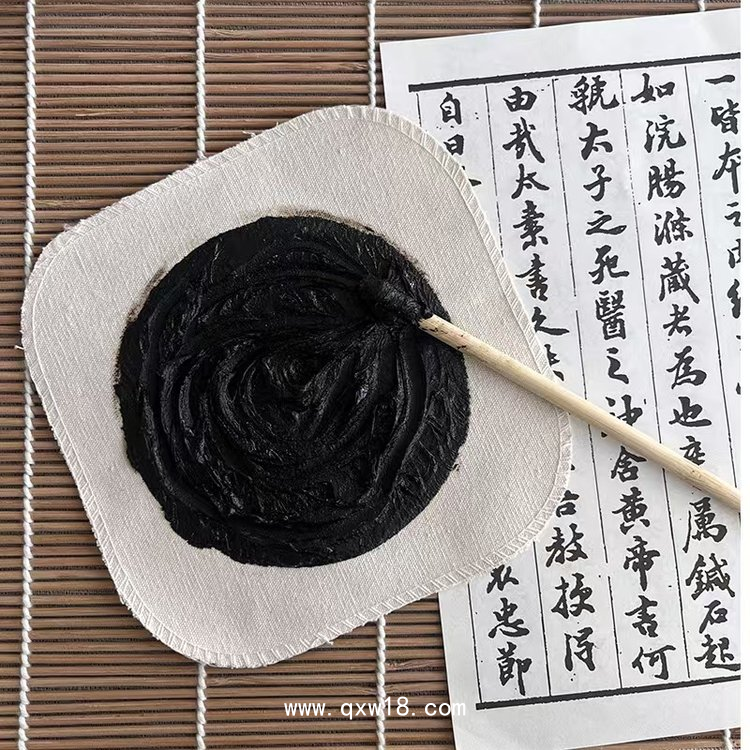 傳統老黑膏藥貼現貨批發貼牌代加工老黑膏生產廠家免費打樣東進藥業